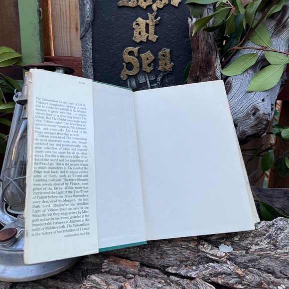 Vintage 1977 1st Printing of J. R. R. Tolkien “The Silmarillion” - Picture 2 of 8